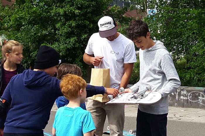 Laatste skateboardles voor eerste groep